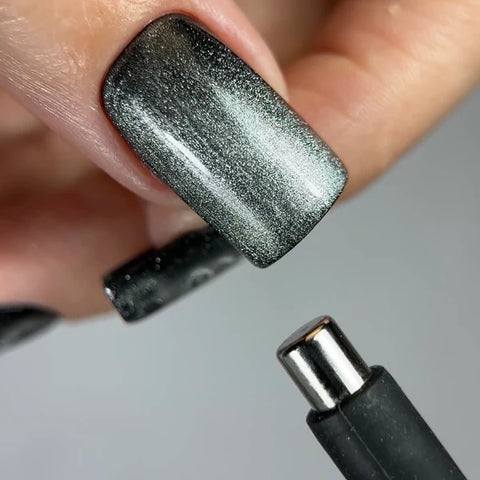 NAILSOFTHEDAY- Iman para ojo de gato