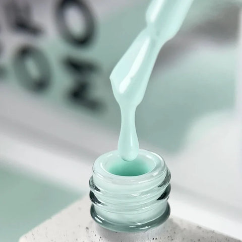 NAILSOFTHEDAY Color del Mes Mayo 2025 – Effortless frío y blanqueado 10 ml