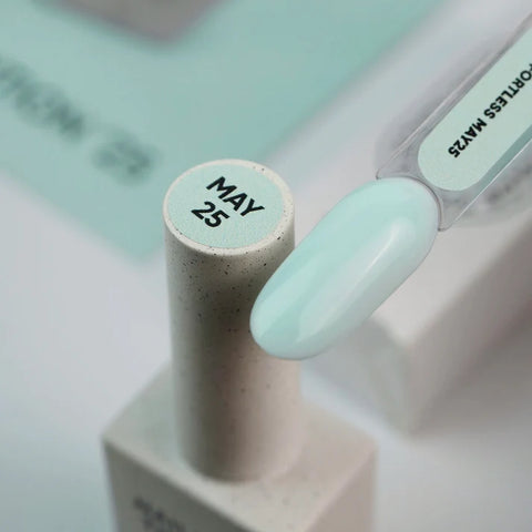 NAILSOFTHEDAY Color del Mes Mayo 2025 – Effortless frío y blanqueado 10 ml