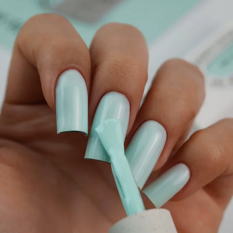 NAILSOFTHEDAY Color del Mes Mayo 2025 – Effortless frío y blanqueado 10 ml
