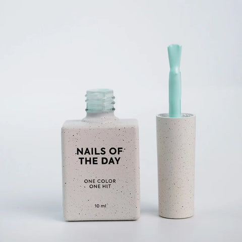 NAILSOFTHEDAY Color del Mes Mayo 2025 – Effortless frío y blanqueado 10 ml