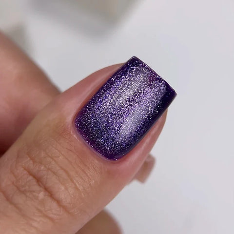 NAILSOFTHEDAY Cat Eye 04 Morado efecto ojo de gato con partículas metálicas 6 ml