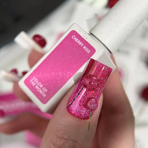 NAILSOFTHEDAY Color Mes Junio 2025 Cherry Kiss — Color rosa intenso con efecto ojo de gato 10 ml