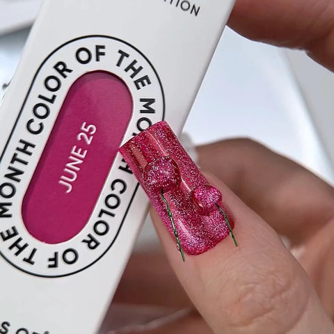 NAILSOFTHEDAY Color Mes Junio 2025 Cherry Kiss — Color rosa intenso con efecto ojo de gato 10 ml