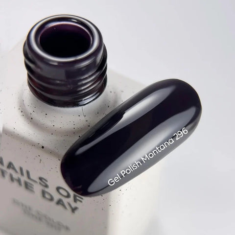 NAILSOFTHEDAY Gel Polish Montana — esmalte Color morado oscuro 10 ml