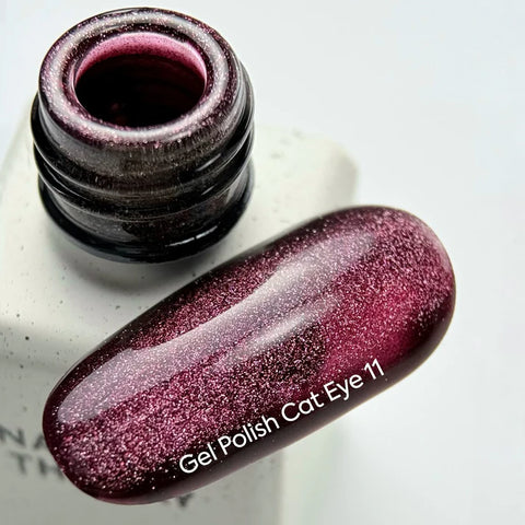 NAILSOFTHEDAY Gel Polish Cat Eye 11 esmalte efecto ojo de gato Frambuesa  6 ml.