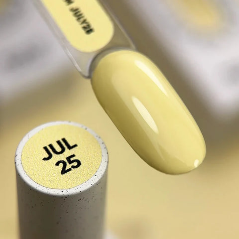 NAILSOFTHEDAY Color del mes Julio 2025-Color Amarillo Banana 10 ml.