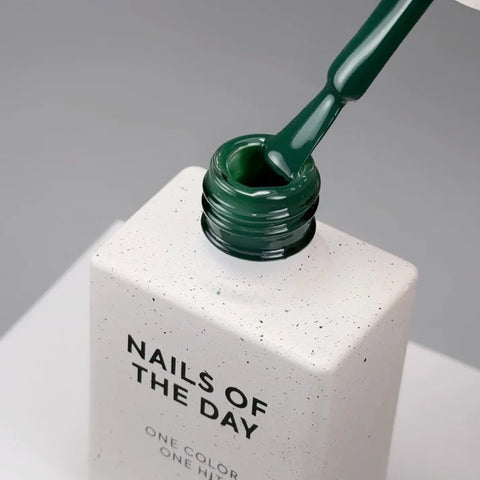 NAILSOFTHEDAY Color del Mes Septiembre 2025 Everroot- Color Verde Profundo 10ml