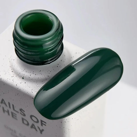 NAILSOFTHEDAY Color del Mes Septiembre 2025 Everroot- Color Verde Profundo 10ml