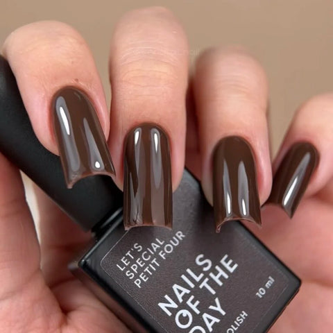 NAILSOFTHEDAY Let’s Special Petit Four-marrón oscuro profundo 10 ml.