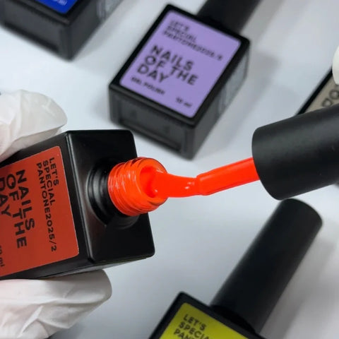 NAILSOFTHEDAY Let’s special Pantone2025/2- naranja neón 10 ml.