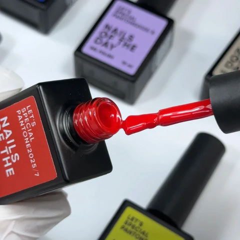NAILSOFTHEDAY Let’s special Pantone2025/7-Rojo Clásico 10 ml.