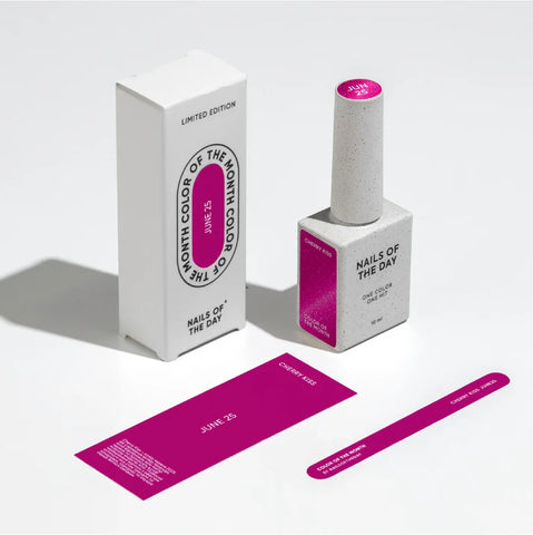 NAILSOFTHEDAY Color Mes Junio 2025 Cherry Kiss — Color rosa intenso con efecto ojo de gato 10 ml