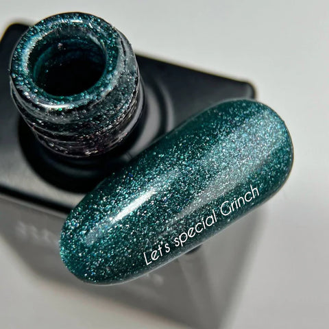NAILSOFTHEDAY Let’s Special Grinch verde esmeralda con un fino brillo 10 ml